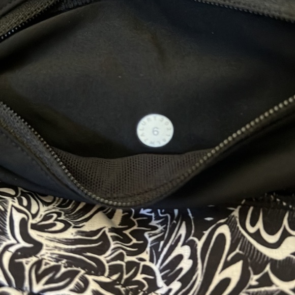 Lululemon speed up shorts SZ 6 INWA/BLK Infinity Alpine Black - Picture 4 of 6